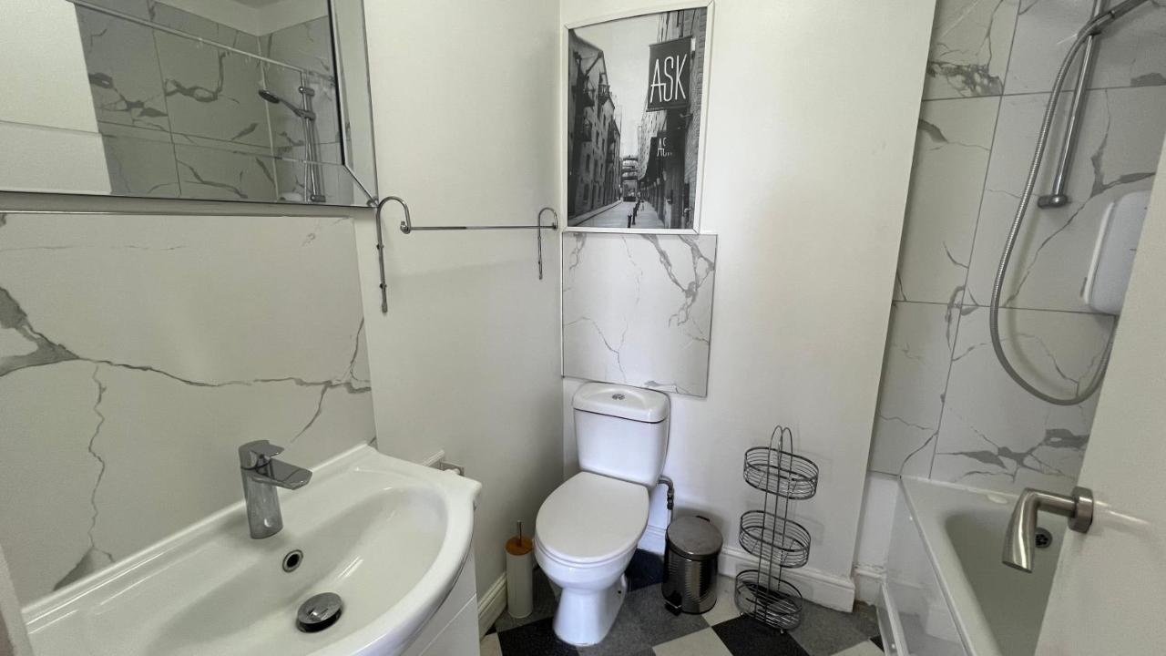 Comfy 2 Bedroom Apartments - Finchley Road, Лондон Екстериор снимка