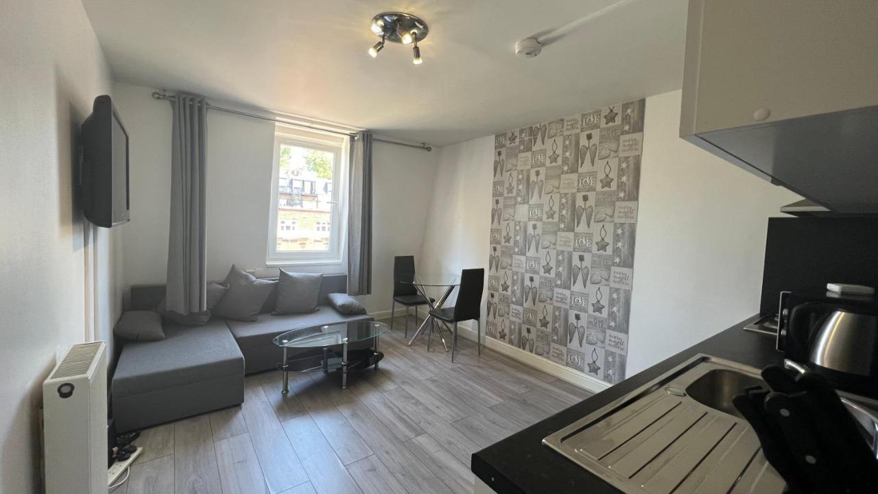 Comfy 2 Bedroom Apartments - Finchley Road, Лондон Екстериор снимка