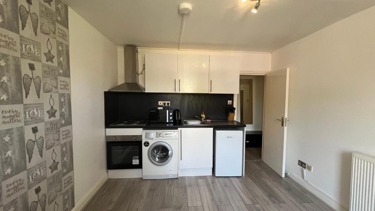 Comfy 2 Bedroom Apartments - Finchley Road, Лондон Екстериор снимка