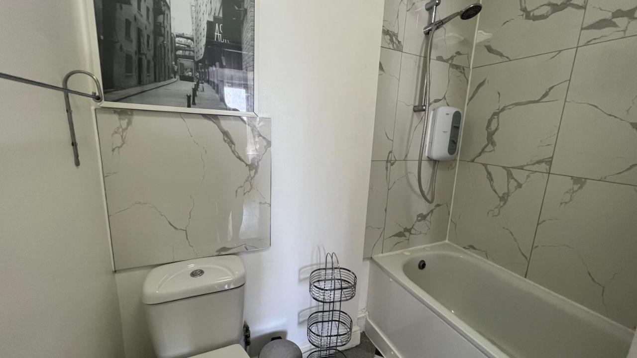 Comfy 2 Bedroom Apartments - Finchley Road, Лондон Екстериор снимка