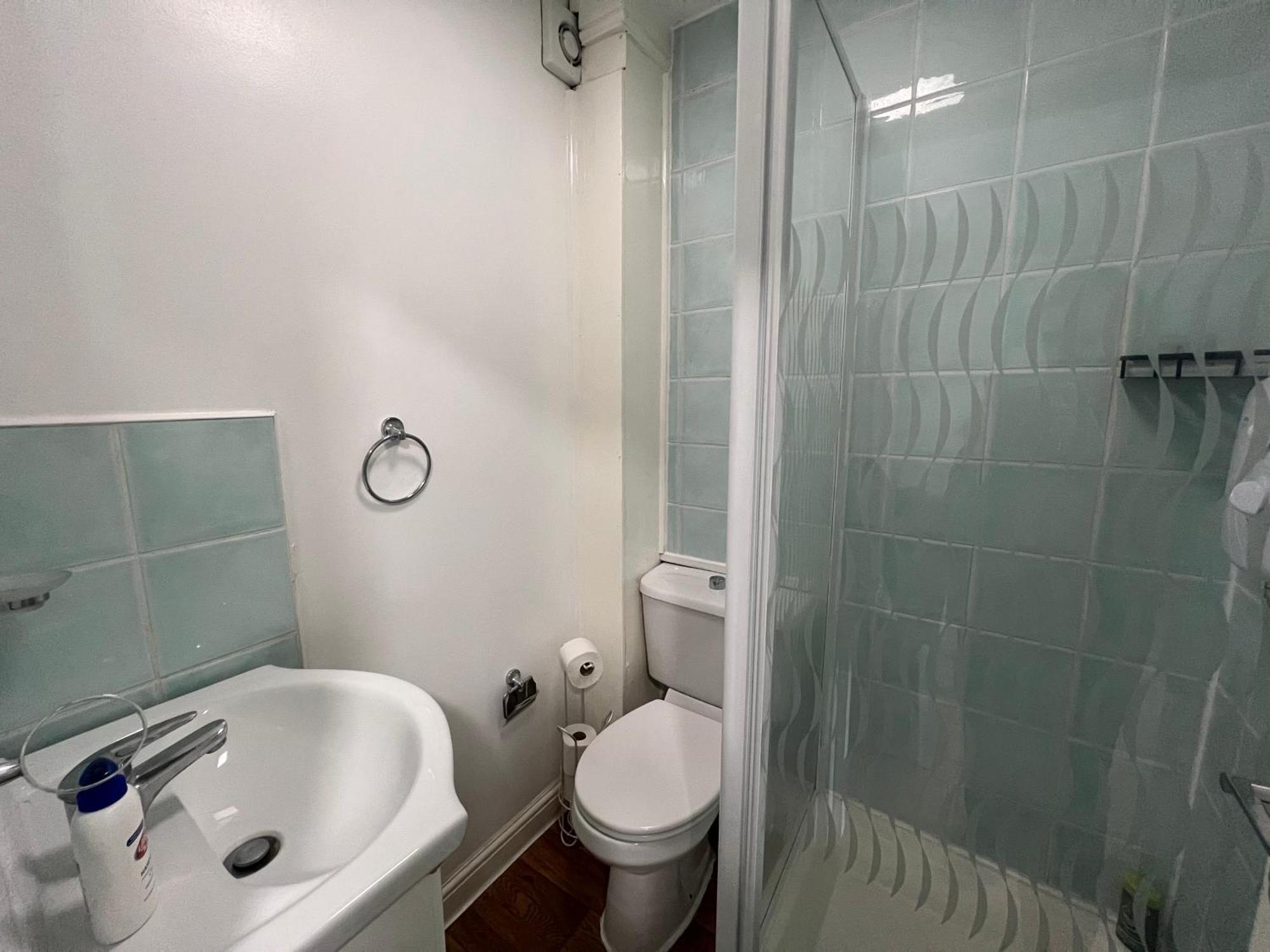 Comfy 2 Bedroom Apartments - Finchley Road, Лондон Екстериор снимка