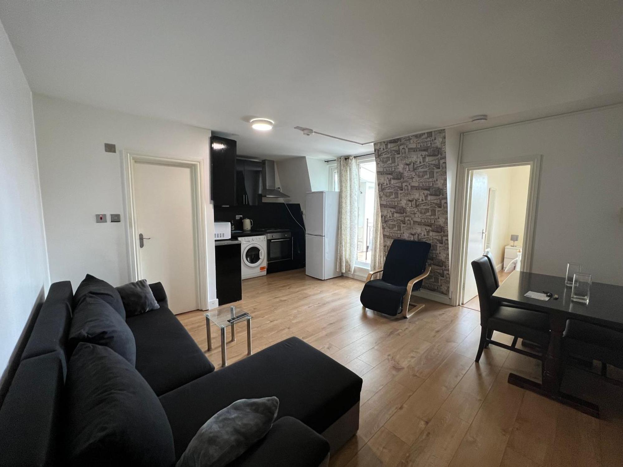 Comfy 2 Bedroom Apartments - Finchley Road, Лондон Екстериор снимка