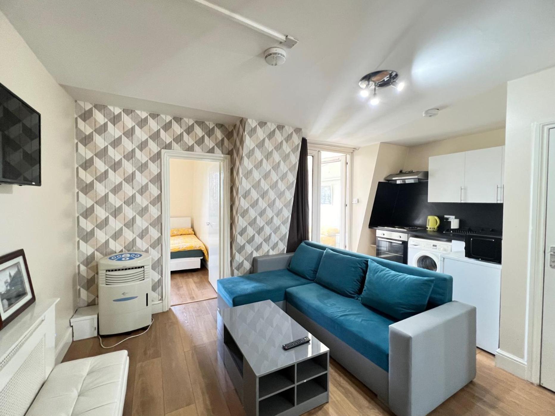 Comfy 2 Bedroom Apartments - Finchley Road, Лондон Екстериор снимка